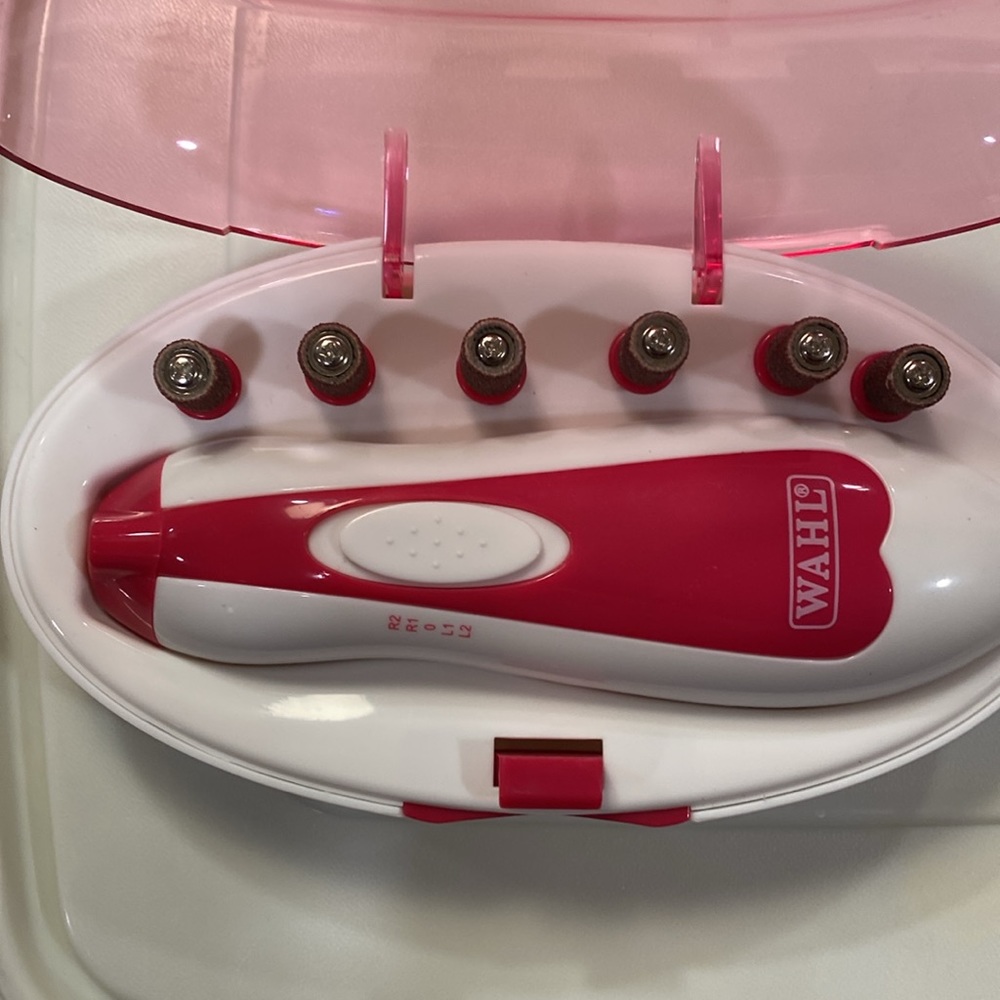 Wahl Premium Nail grinder for dogs.  6 sanding bands.  Storage case. Never used - Picture 2 of 2